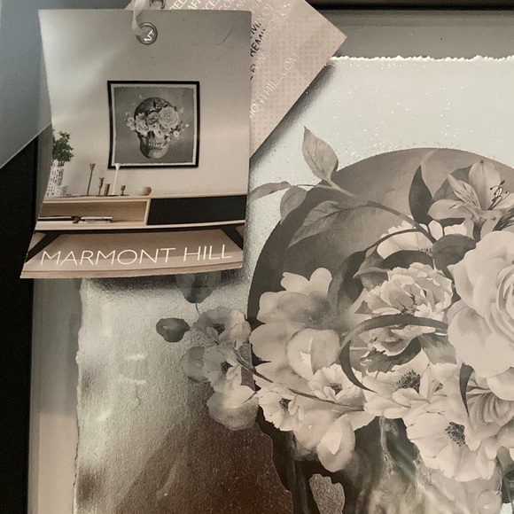 FINAL DROP 🚨 NWT Silver Hand Foiled Skull and Floral Framed Art